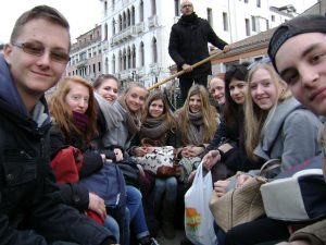 Ha nincs híd akkor gondolázunk Cserekapcsolat